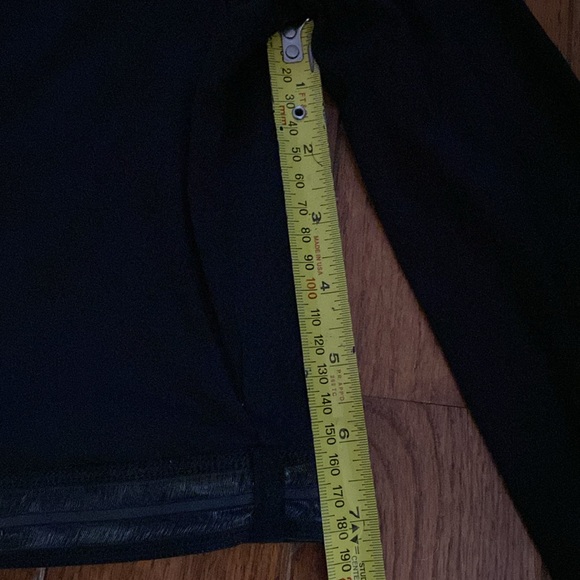 Victoria Secret Sport Black Crop Top - Picture 4 of 14